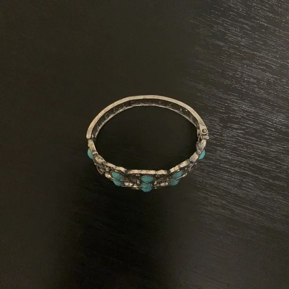 Silver Statement bracelet - Picture 2 of 5